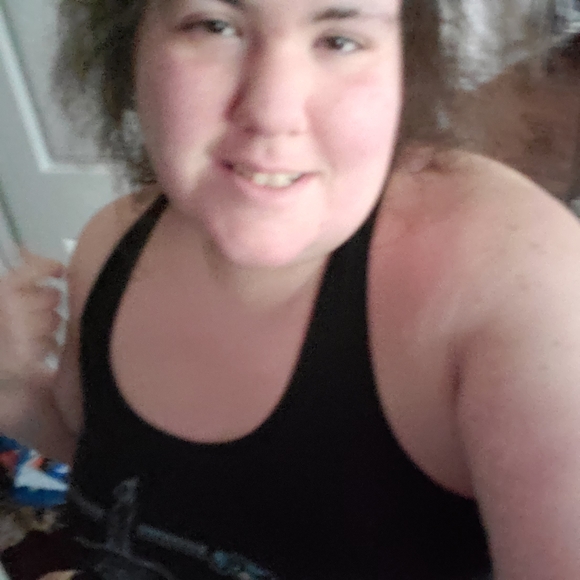 Meet your Posher, Hayley - Picture 3 of 3